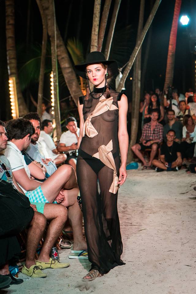 Colección "Yakuza" de Iván Ávalos en la Heineken Winter Beach en Nomade de Tulum. Fotos de Carolina de Luna Franco