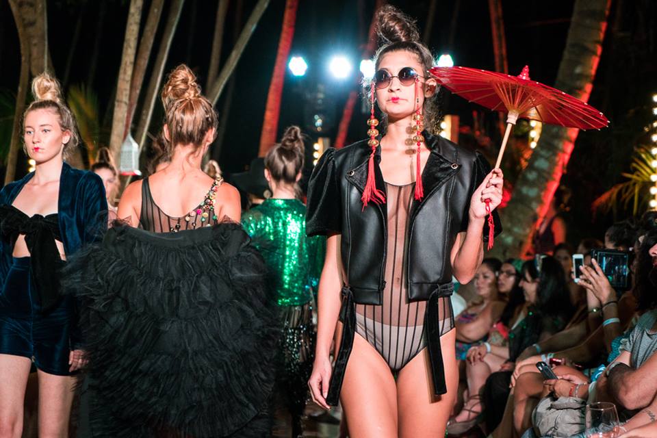 Colección "Yakuza" de Iván Ávalos en la Heineken Winter Beach en Nomade de Tulum. Fotos de Carolina de Luna Franco