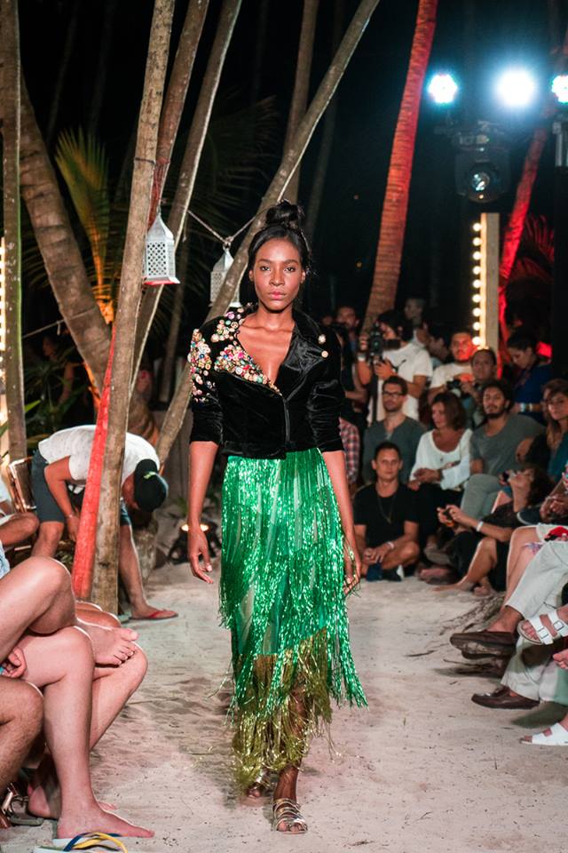 Colección "Yakuza" de Iván Ávalos en la Heineken Winter Beach en Nomade de Tulum. Fotos de Carolina de Luna Franco